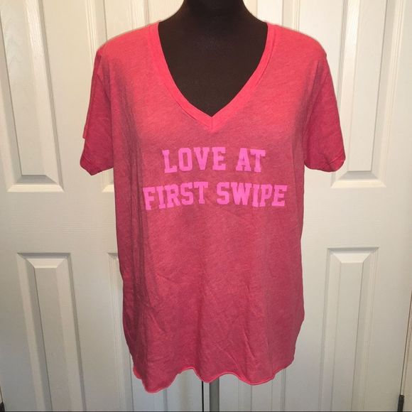 “Love at first Swipe” graphic tee - Picture 2 of 6